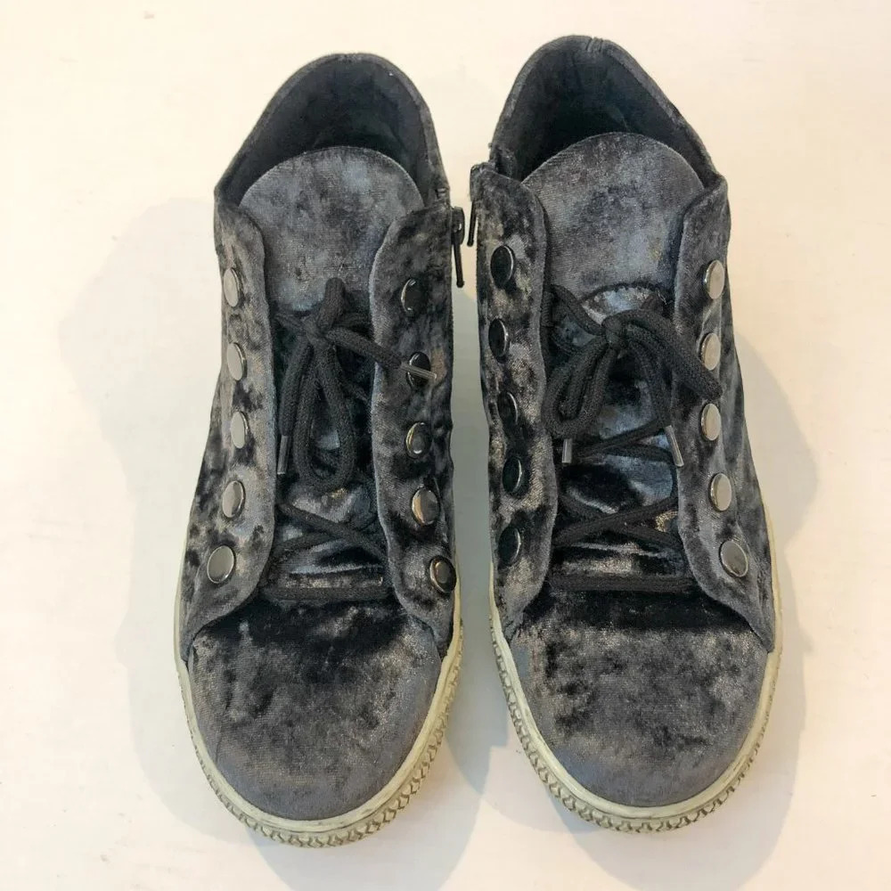 Gabor Blue Velvet Traction Support Distressed Sole Lace Up Sneakers Women's 5 - Picture 2 of 7